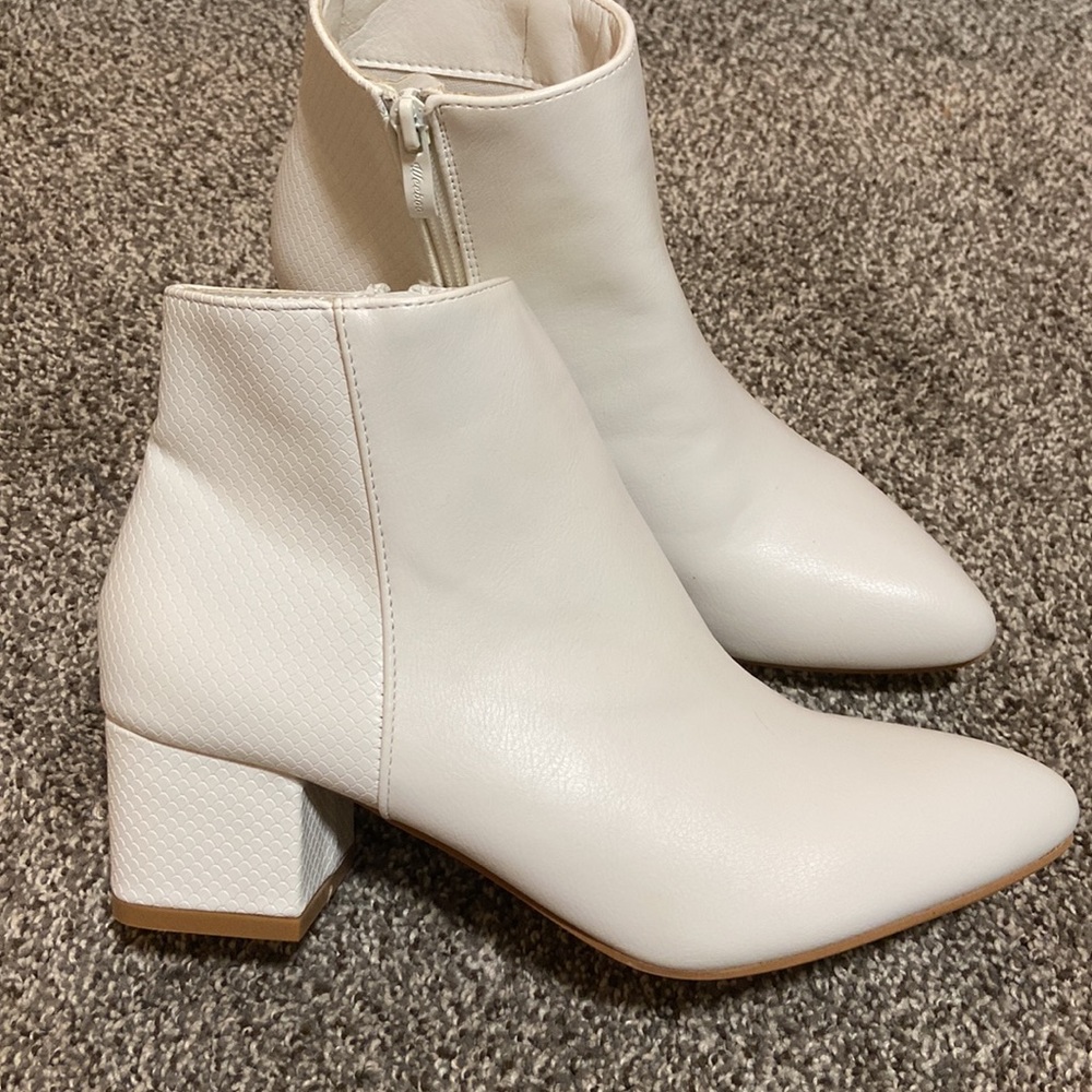 White Booties, Women’s size 6